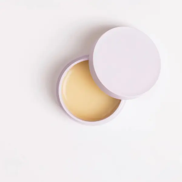 Sérum lèvres régénérant Acide hyaluronique + Wakamé 1 Sérum lèvres régénérant Acide hyaluronique + Wakamé